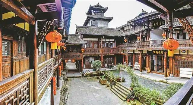 一批图书师傅单独做四小时完成徒弟单独做五小时完成已知徒弟每小时比师傅少装订20本这批图书一共有多少?-专业有问必答平台